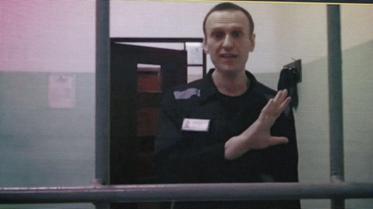 Navalného za trest převedou na rok na samotku